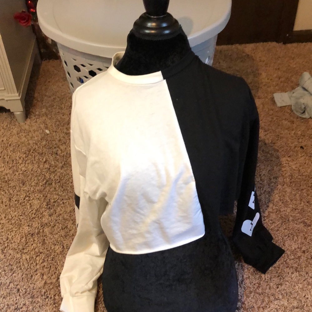 Long sleeve cropped top!